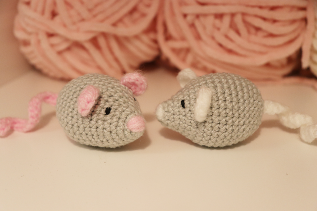 crochet a little mouse using this tutorial by woolshie