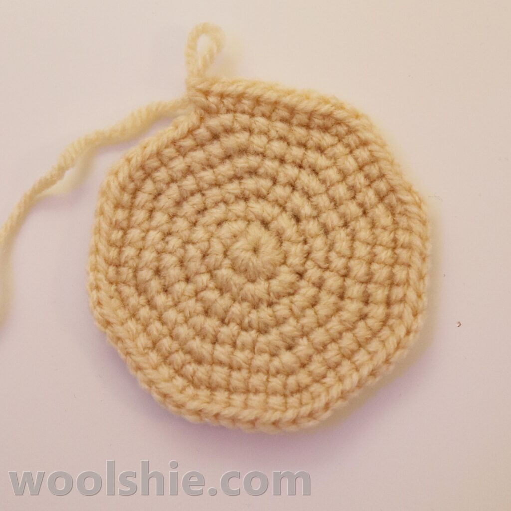 chicken crochet pattern by woolshie - guide pictures