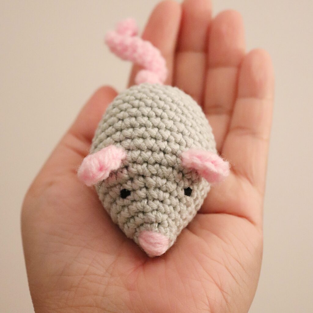 little mouse crochet pattern by woolshie
