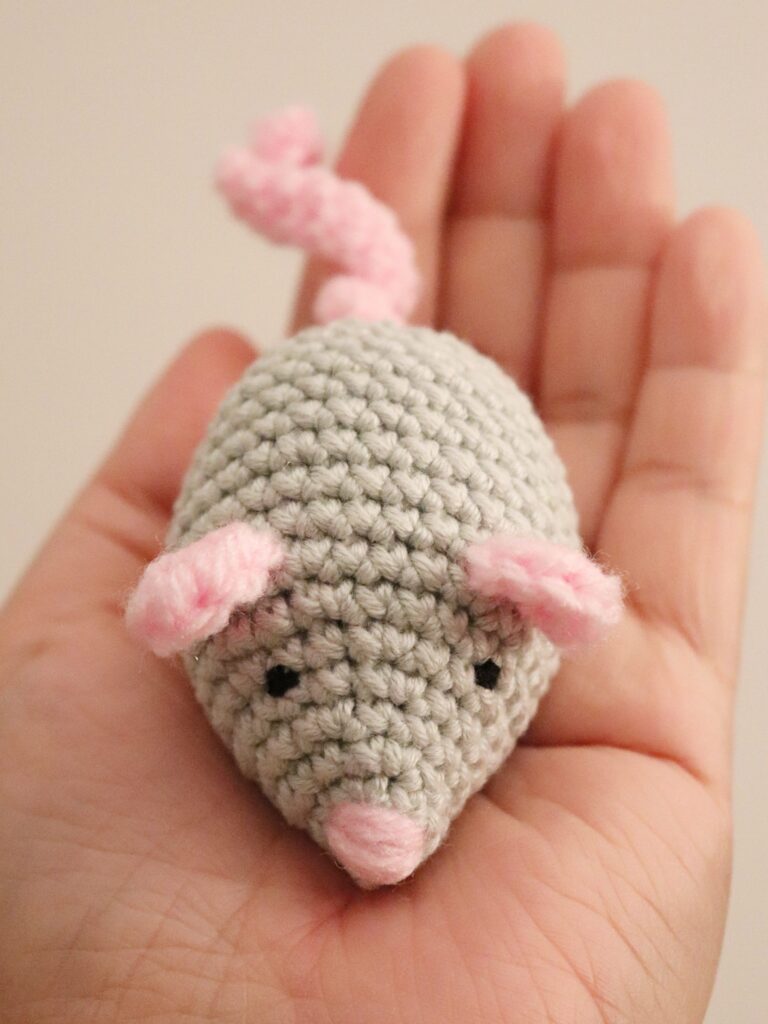 little mouse crochet pattern by woolshie