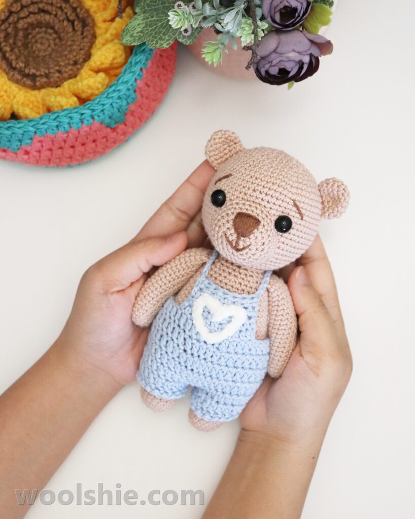 bella the brown bear amigurumi crochet pattern woolshie