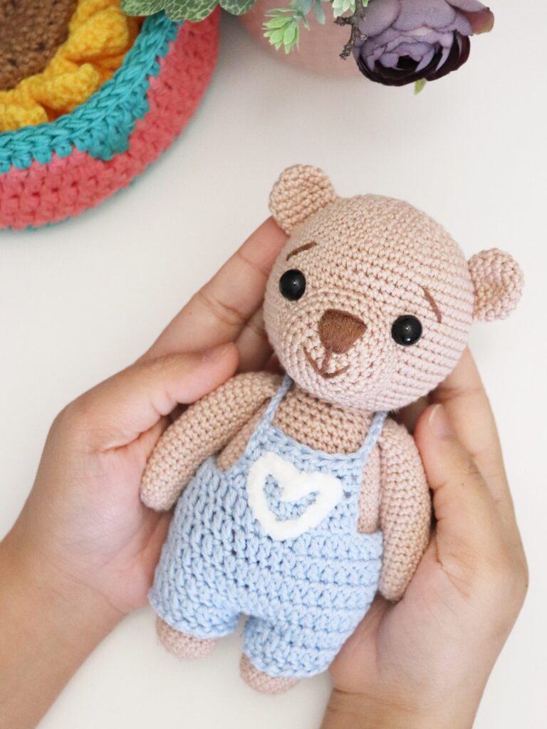 bella the brown bear amigurumi crochet pattern woolshie