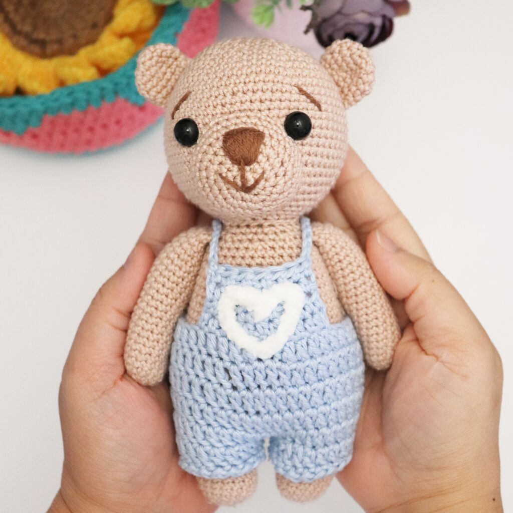 bella the brown bear amigurumi crochet pattern woolshie