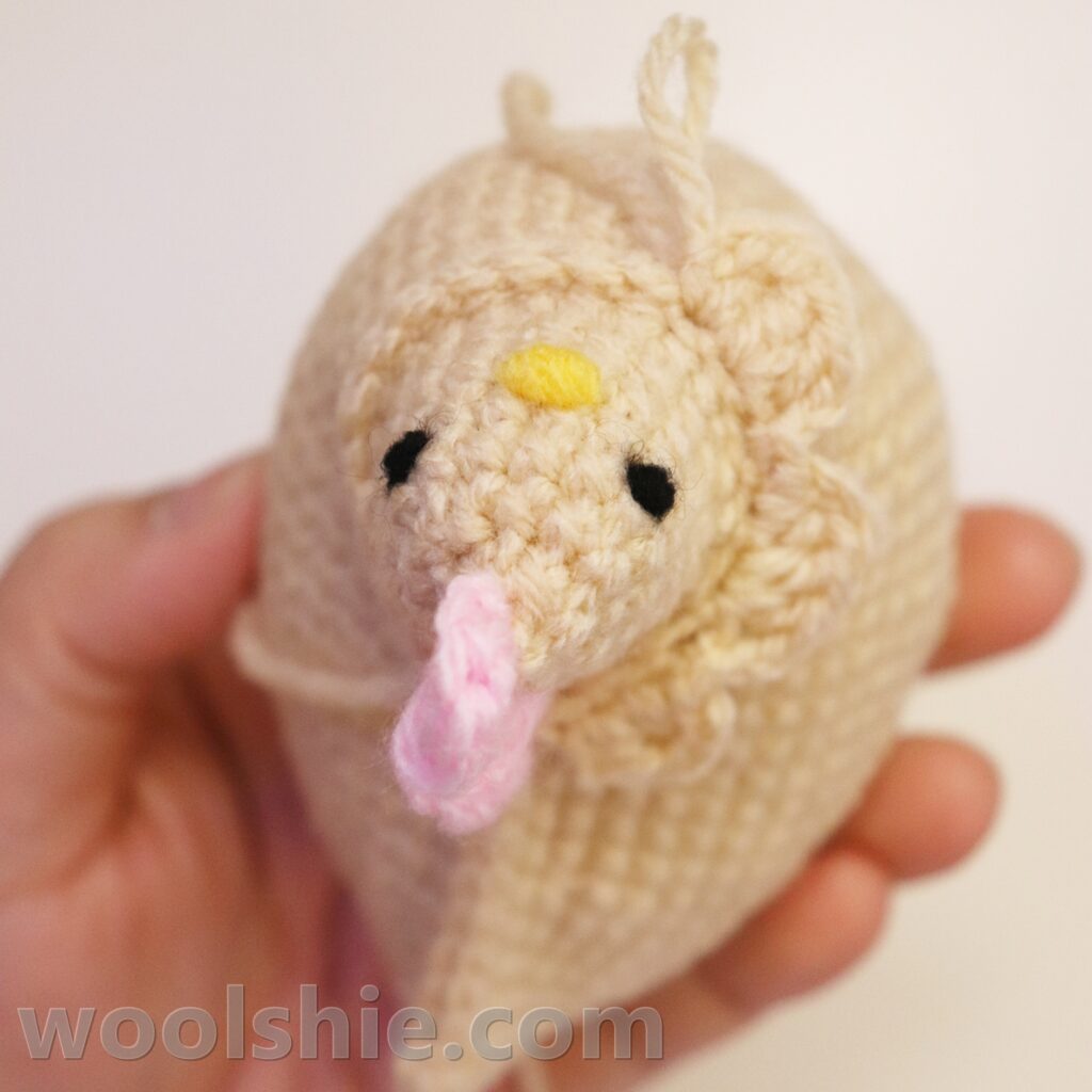 chicken crochet pattern by woolshie