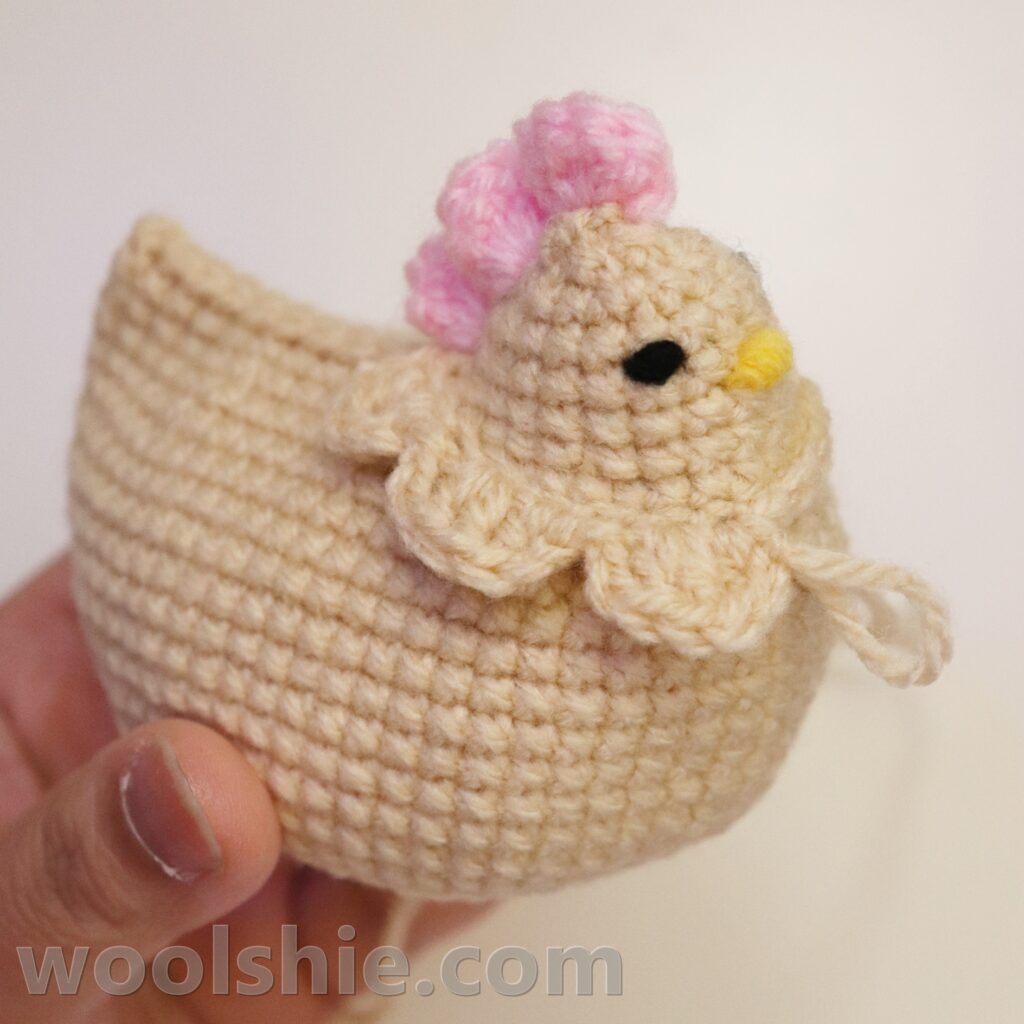 chicken crochet pattern by woolshie