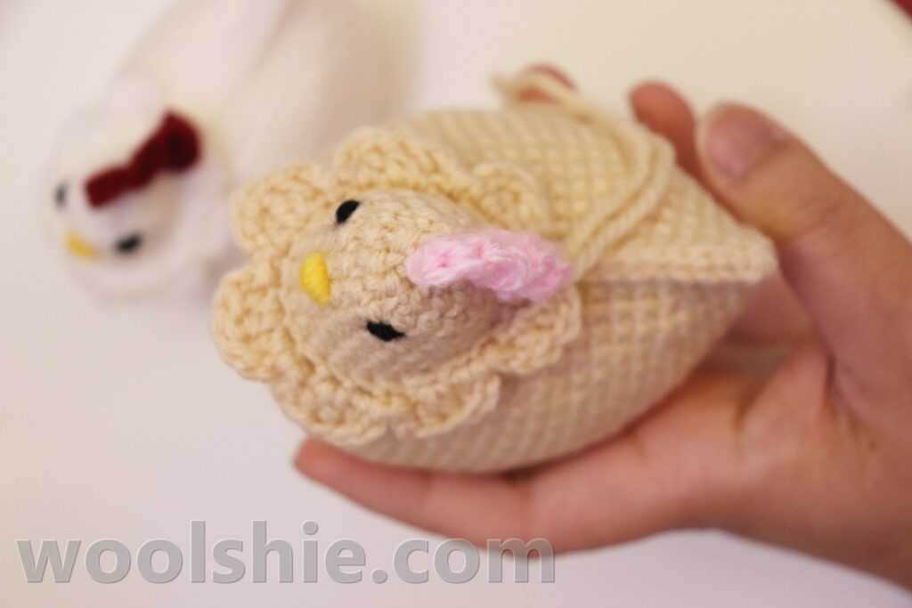 chicken crochet pattern by woolshie
