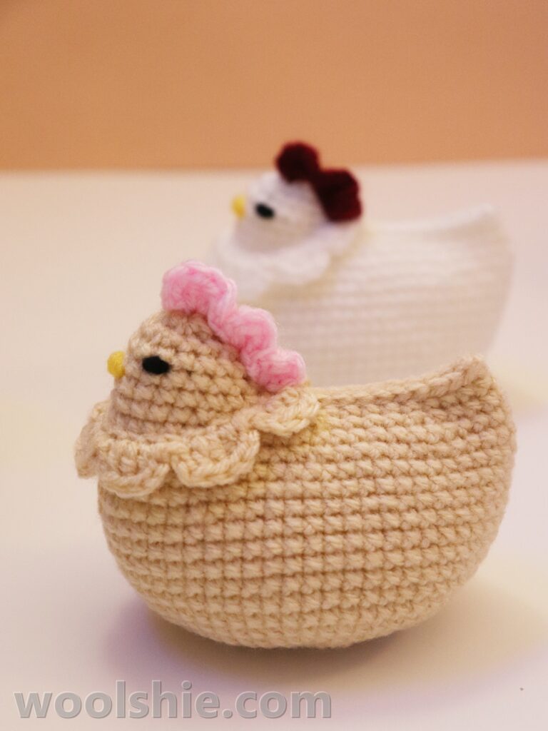 chicken crochet pattern by woolshie