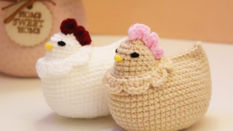chicken crochet pattern by woolshie