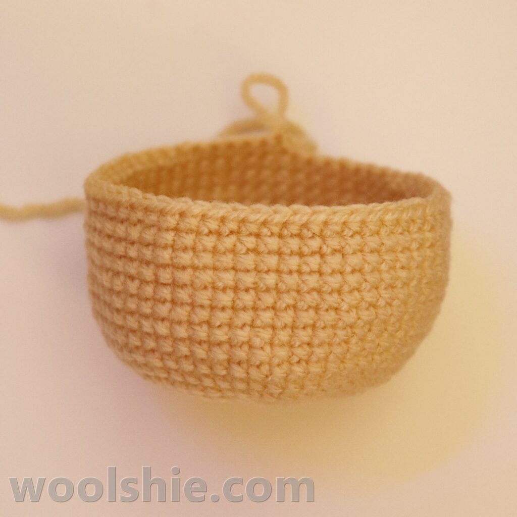 chicken crochet pattern by woolshie - guide pictures