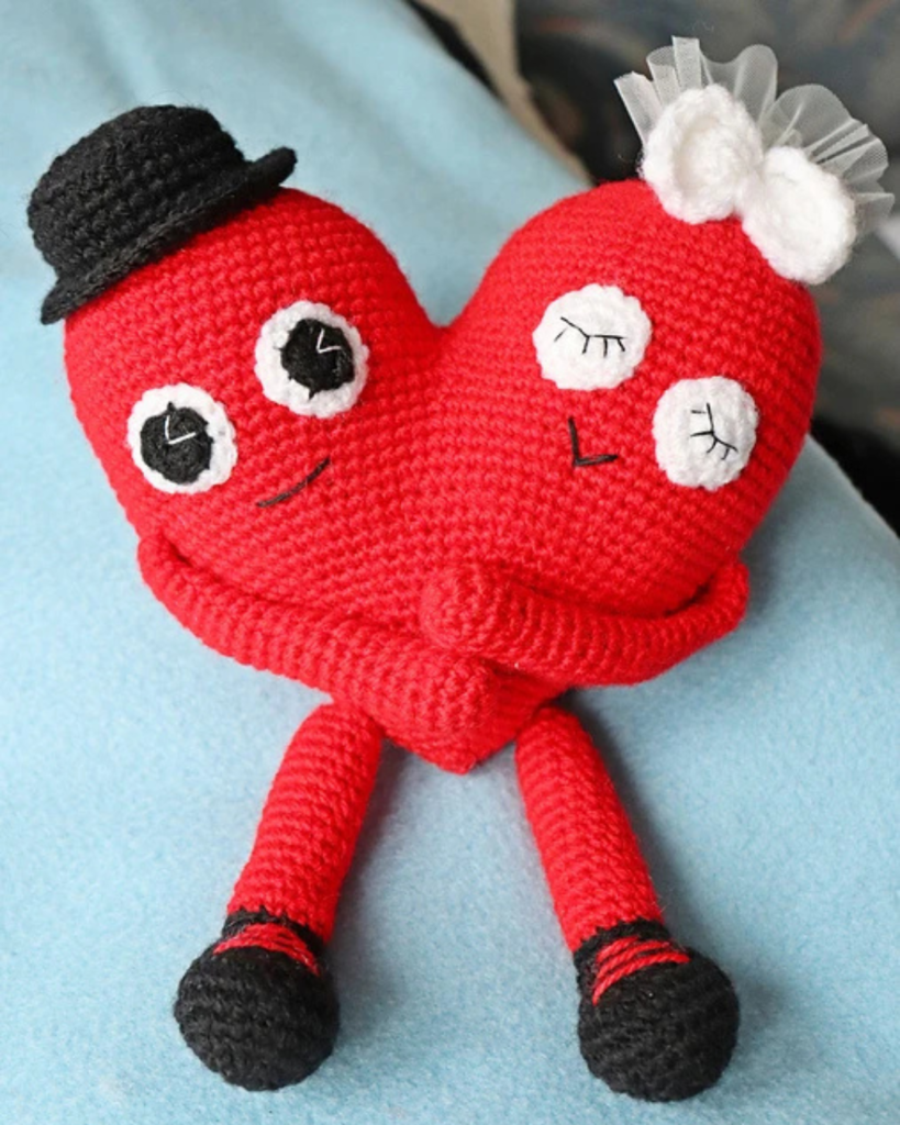 Heart couple crochet pattern valentines woolshie crochet