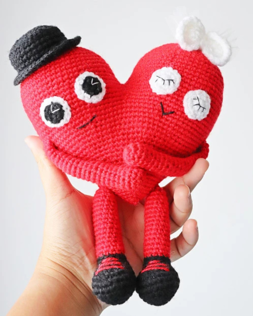 Heart couple crochet pattern valentines woolshie crochet