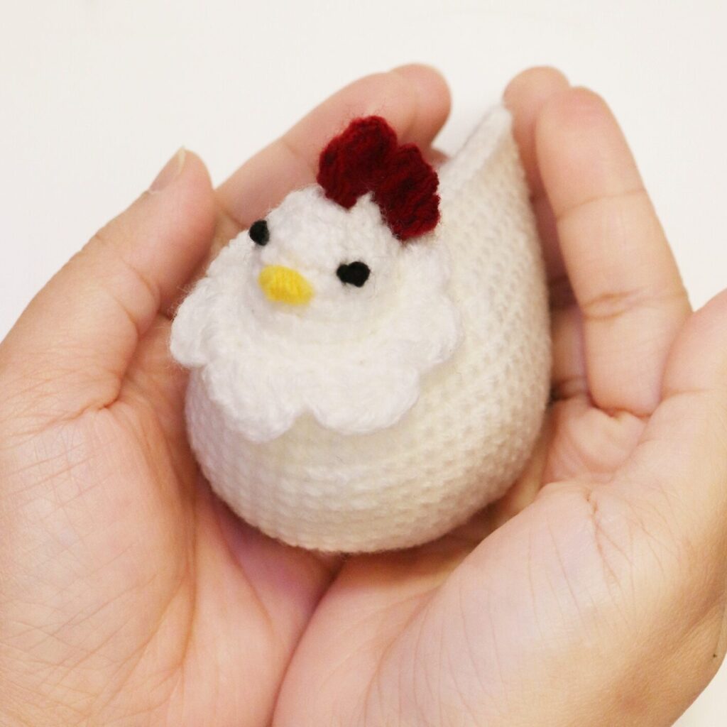 chicken crochet pattern by woolshie